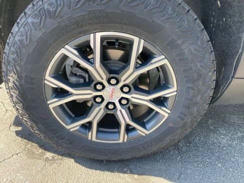 Used 2024 GMC Acadia AT4 w/ Luxury Package AWD/4WD image 18