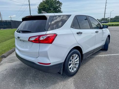 Used 2021 Chevrolet Equinox LS w/ LS Convenience Package FWD image 3