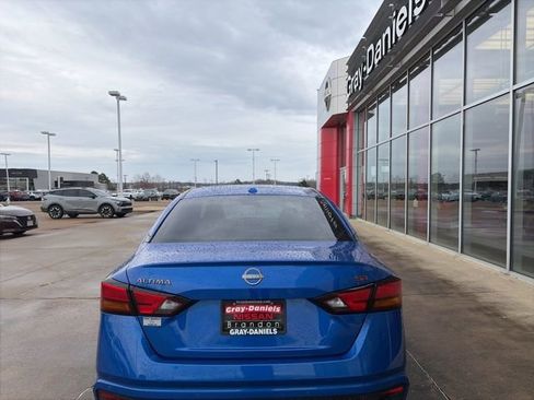 Certified 2025 Nissan Altima 2.5 SR image 3