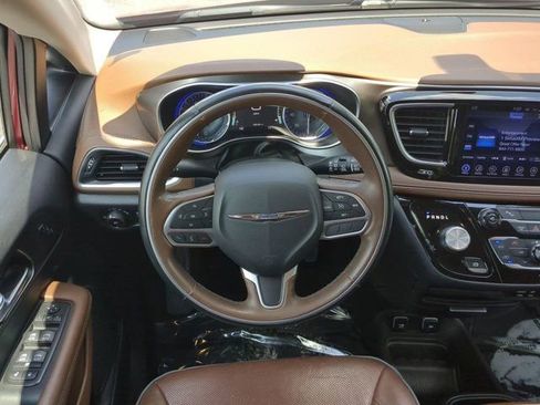 Used 2017 Chrysler Pacifica Limited image 15