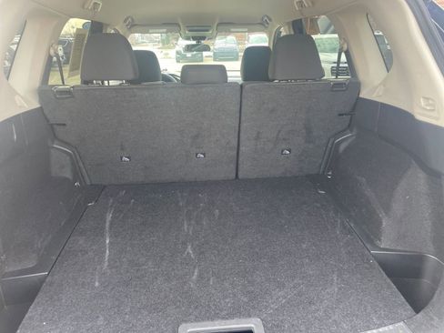 Used 2025 Nissan Rogue SV image 32