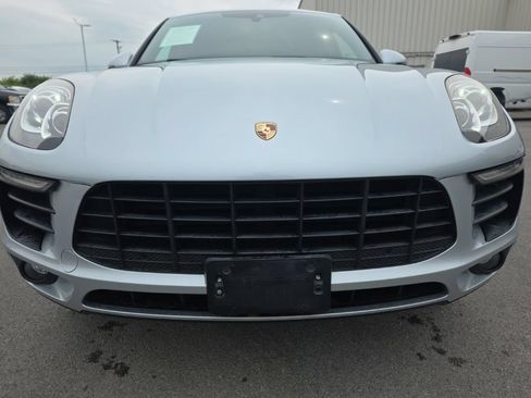 Used 2018 Porsche Macan AWD/4WD image 2