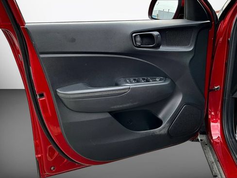 Certified 2023 Hyundai Venue Limited w/ Cargo Package FWD image 19