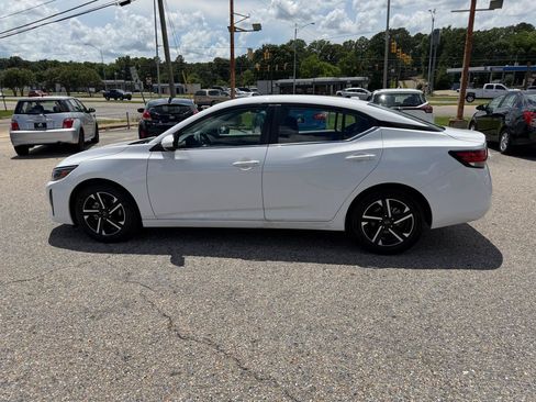 Used 2024 Nissan Sentra SV FWD image 11