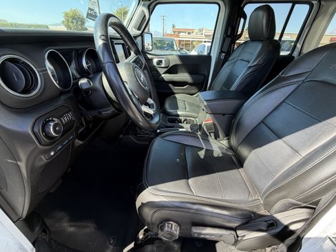 Used 2022 Jeep Wrangler Unlimited Sahara AWD/4WD image 10