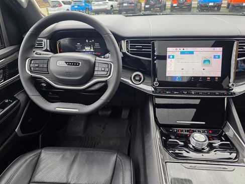 Used 2022 Jeep Wagoneer Series III w/ Premium Group I image 12