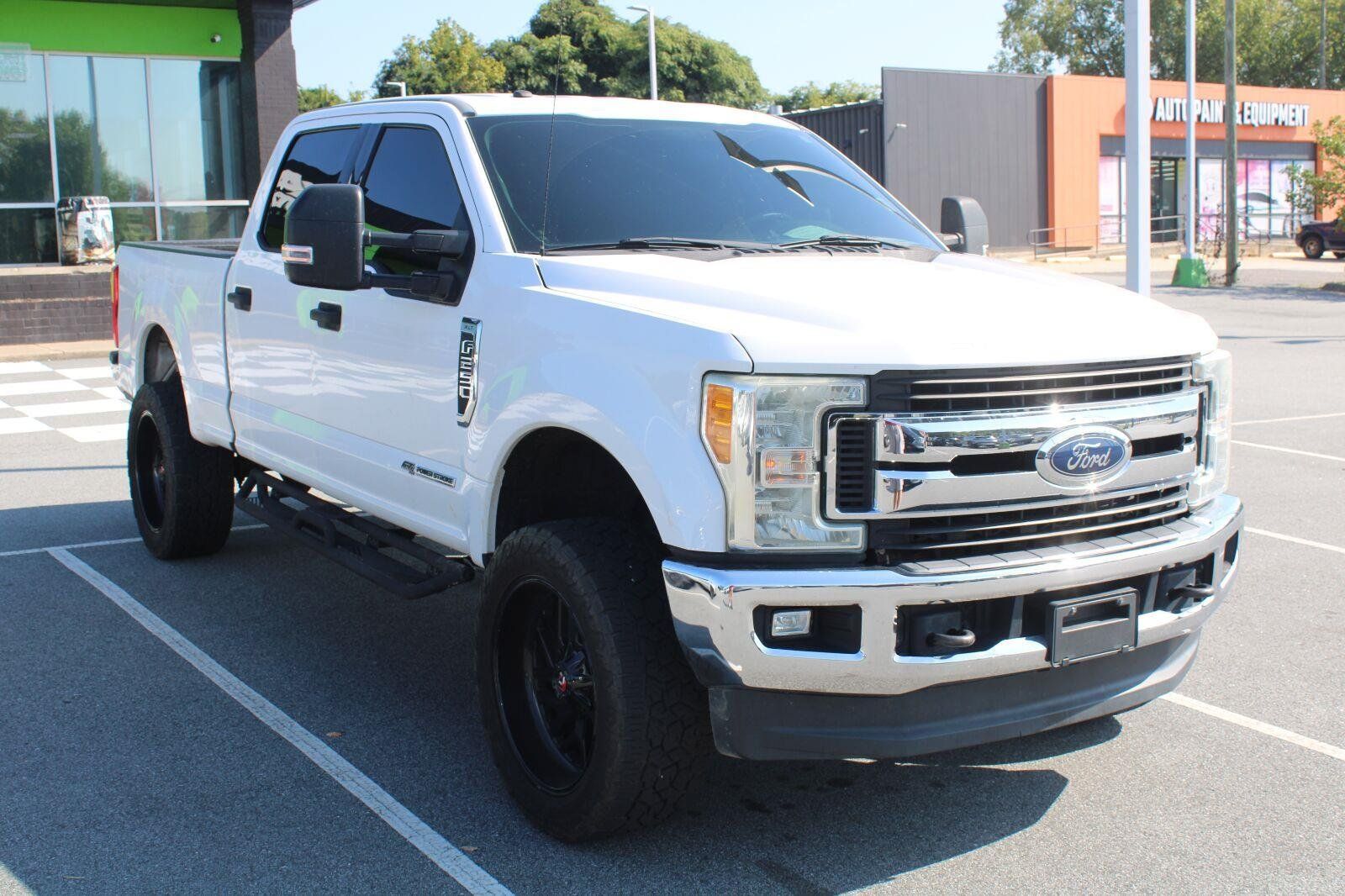 Used 2017 Ford F250 XLT w/ XLT Value Package AWD/4WD image 3