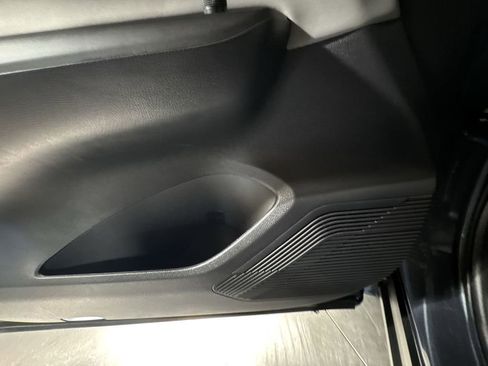 Used 2021 Toyota Venza LE image 21