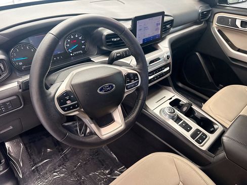 Used 2022 Ford Explorer XLT image 7