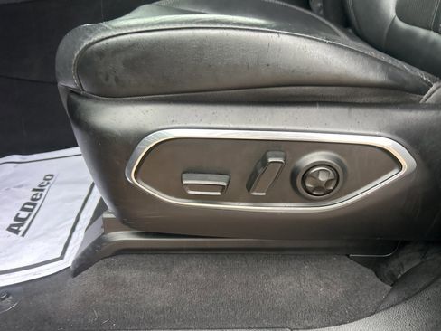 Used 2023 Jeep Wagoneer L Series II image 16