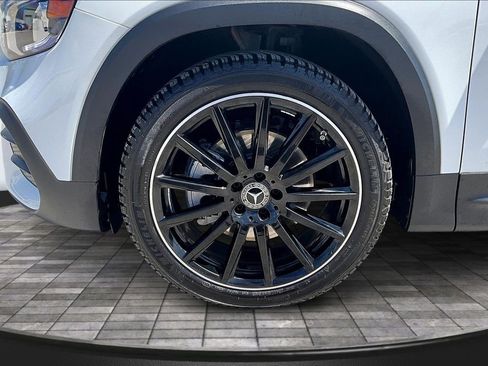 Used 2022 Mercedes-Benz GLB 250 4MATIC image 35