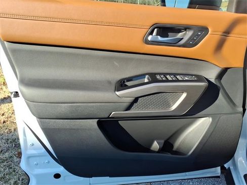 New 2025 Nissan Pathfinder Platinum w/ Cargo Package image 7