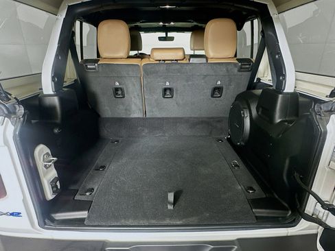 Used 2023 Jeep Wrangler Sahara image 28