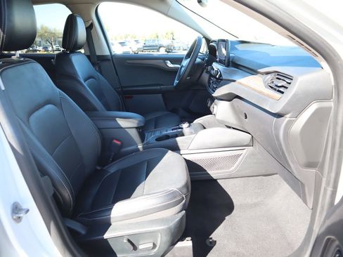Used 2020 Ford Escape Titanium image 19