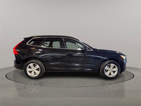 Used 2022 Volvo XC60 B5 Momentum image 8