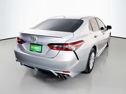 Used 2022 Toyota Camry SE w/ Convenience Package FWD image 10
