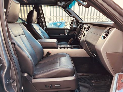 Used 2010 Ford Expedition Limited image 30
