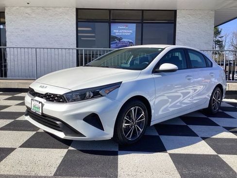 Used 2024 Kia Forte LXS image 2