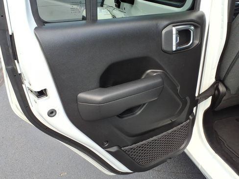 Used 2024 Jeep Wrangler Unlimited AWD/4WD image 17