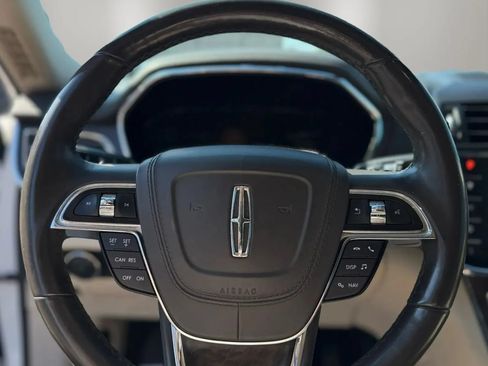 Used 2017 Lincoln Continental Select w/ Climate Package AWD/4WD image 17