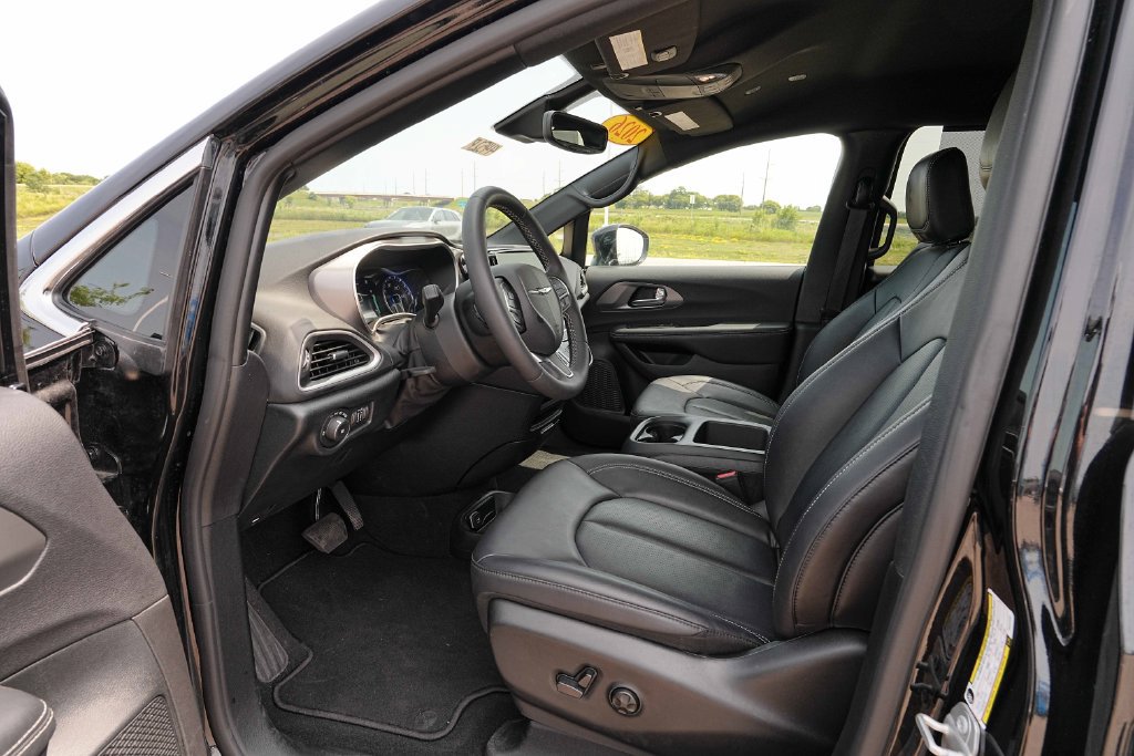 Used 2026 Chrysler Pacifica Select FWD image 17