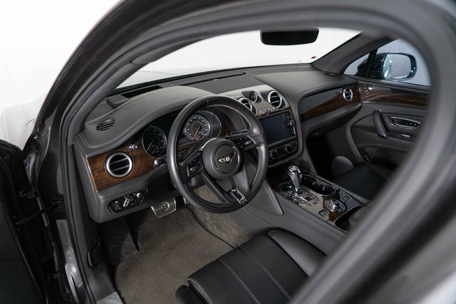 Used 2018 Bentley Bentayga AWD/4WD image 21
