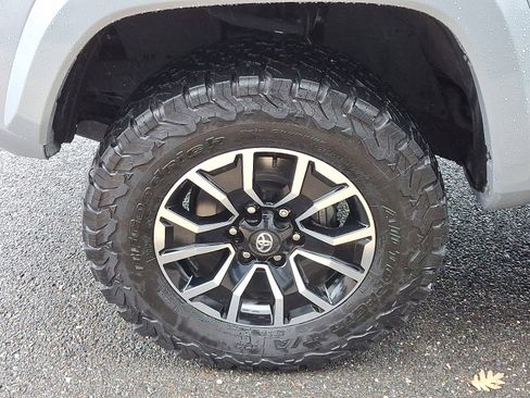 Used 2021 Toyota Tacoma TRD Sport image 10