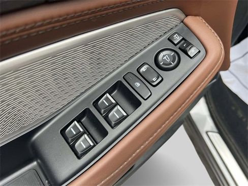 Used 2023 Acura MDX SH-AWD w/ Advance Package image 16