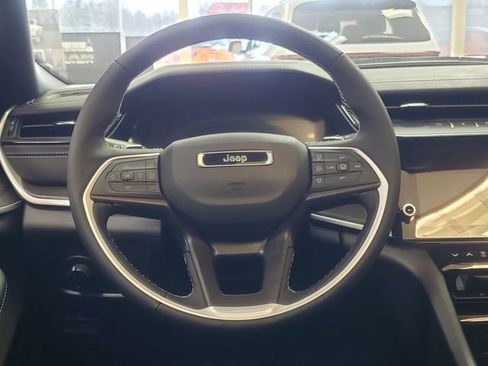 New 2026 Jeep Grand Cherokee Altitude image 19