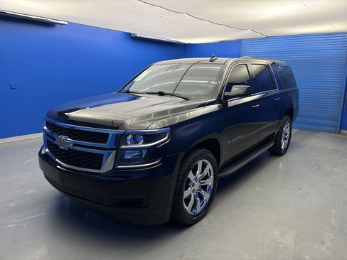 Used 2020 Chevrolet Suburban LT AWD/4WD image 4