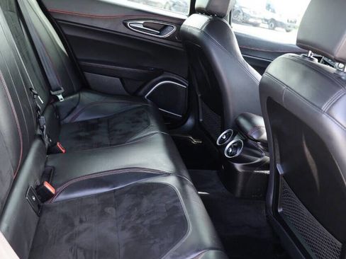 Used 2017 Alfa Romeo Giulia Quadrifoglio image 16