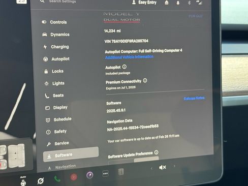 Used 2024 Tesla Model Y Performance image 30