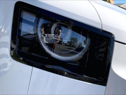 New 2026 Land Rover Defender 110 X-Dynamic SE image 33