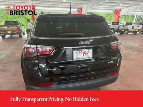 Used 2024 Jeep Compass Latitude w/ Sun and Sound Group AWD/4WD image 7