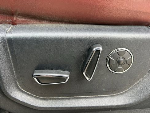 Used 2019 Ford F150 Platinum w/ Equipment Group 701A Luxury image 11