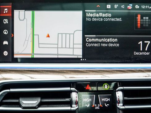 Used 2022 BMW X5 M50i w/ Premium Package image 26