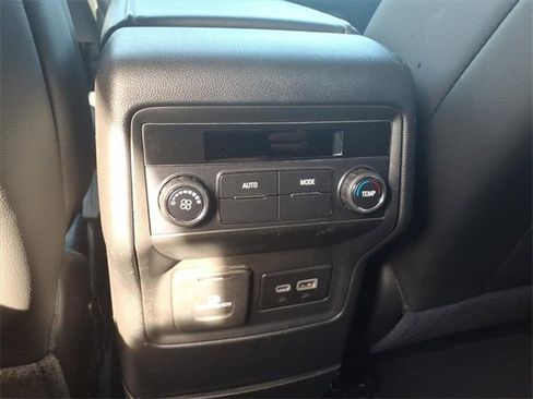 Used 2023 GMC Acadia SLT image 11