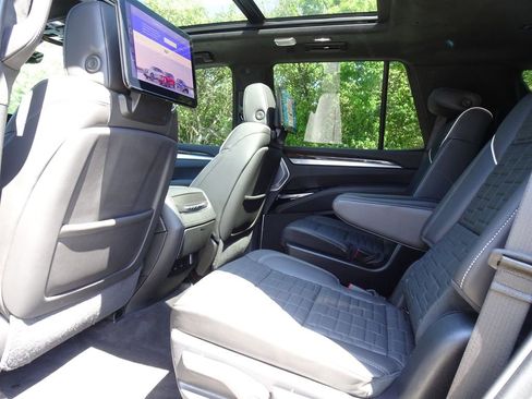 Certified 2025 Cadillac Escalade Sport Platinum w/ LPO, Floor Liner Package AWD/4WD image 14