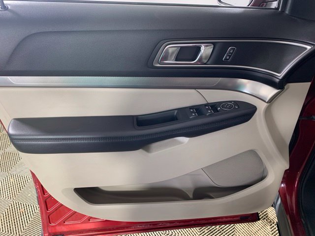 Used 2019 Ford Explorer XLT w/ Equipment Group 202A AWD/4WD image 35