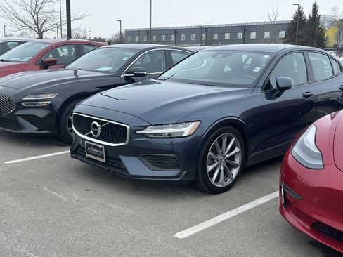 Used 2019 Volvo S60 T6 Momentum w/ Multimedia Package image 39