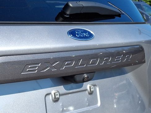 Certified 2023 Ford Explorer XLT w/ Equipment Group 202A AWD/4WD image 30