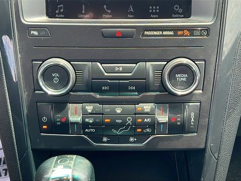 Used 2019 Ford Explorer XLT w/ XLT Sport Appearance Package image 27