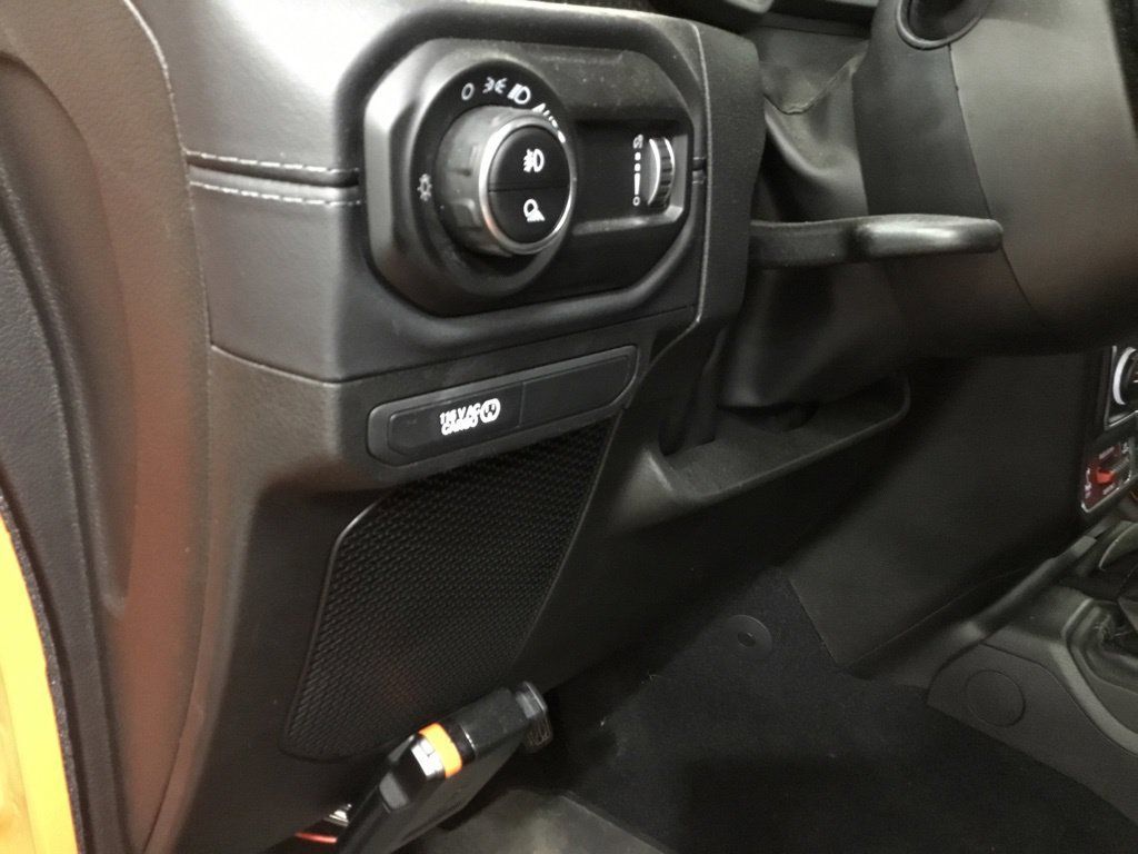 Used 2025 Jeep Gladiator Mojave AWD/4WD image 9