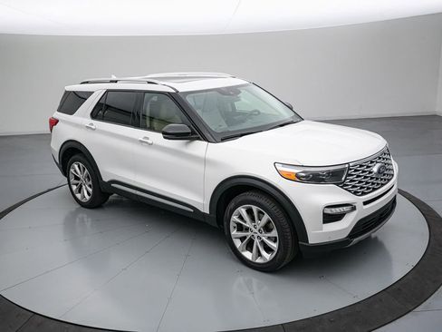 Certified 2023 Ford Explorer Platinum w/ Technology Package AWD/4WD image 3