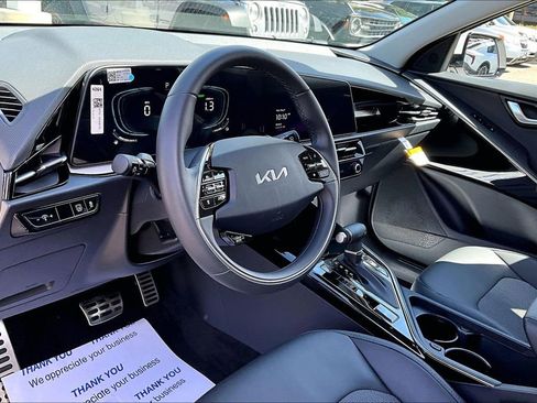 Certified 2025 Kia Niro EX Touring FWD image 9