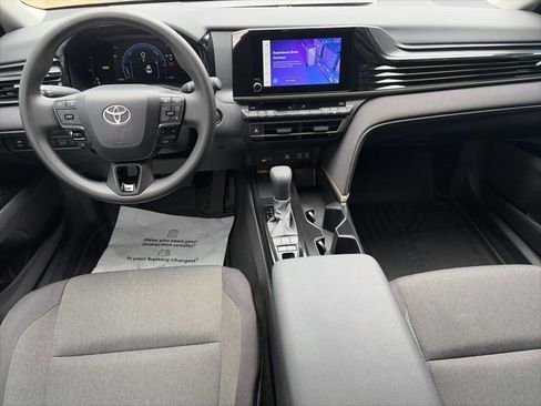 Used 2025 Toyota Camry LE image 12