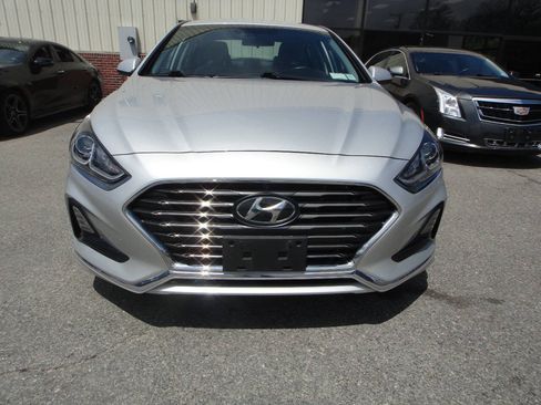 Used 2019 Hyundai Sonata SE FWD image 2