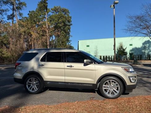 Used 2017 Ford Explorer Limited w/ Equipment Group 301A image 3