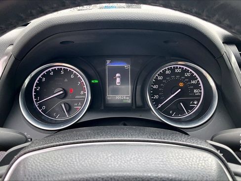 Used 2020 Toyota Camry SE FWD image 13