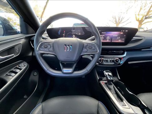 Used 2025 Buick Envista Sport Touring w/ Experience Buick Package image 5